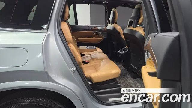 Volvo XC90 2018 thumb 11