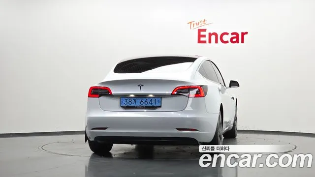Tesla Model 3 2020 thumb 4
