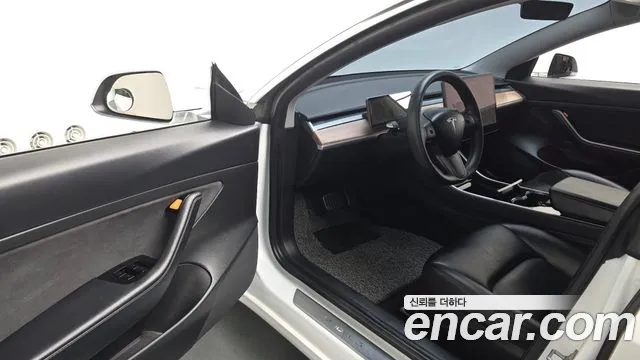 Tesla Model 3 2020 thumb 10