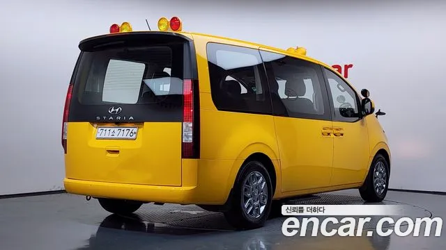 Hyundai Staria 2021 thumb 2