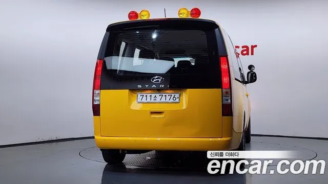 Hyundai Staria 2021 thumb 4