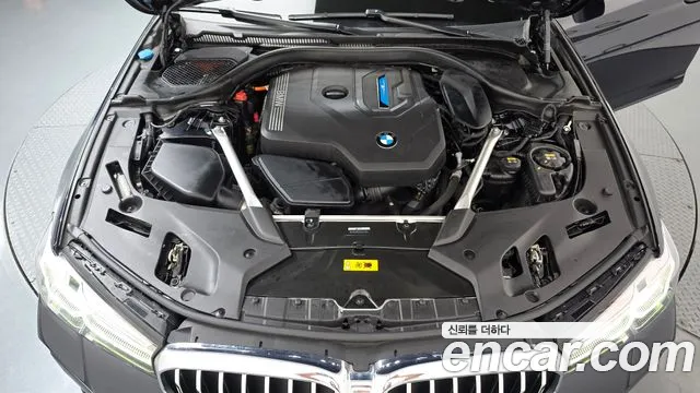 BMW 5-Series 2021 thumb 6