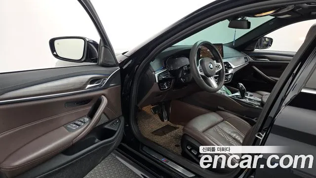 BMW 5-Series 2021 thumb 10