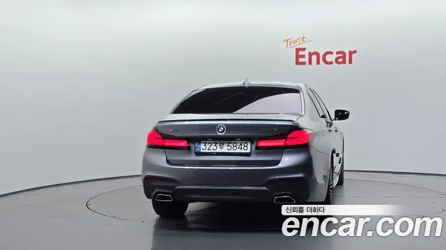BMW 5-Series 2018 thumb 4