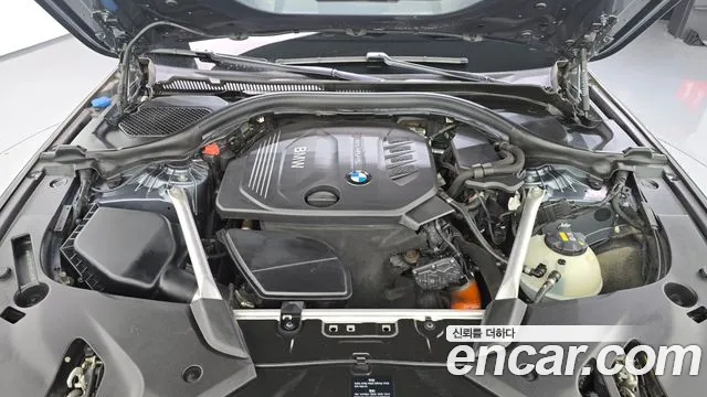 BMW 5-Series 2018 thumb 6