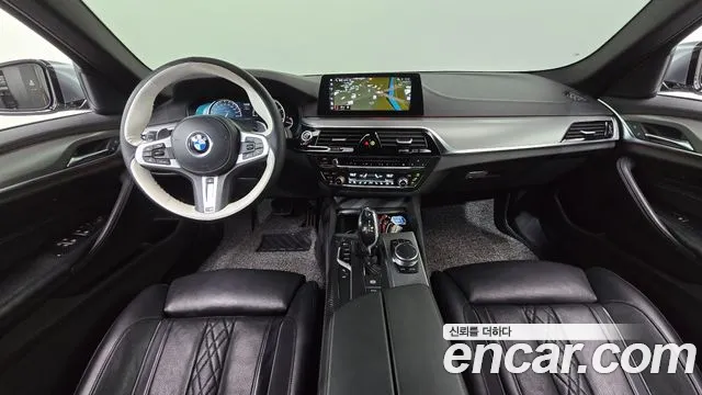 BMW 5-Series 2018 thumb 7