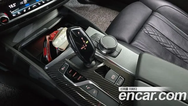 BMW 5-Series 2018 thumb 9