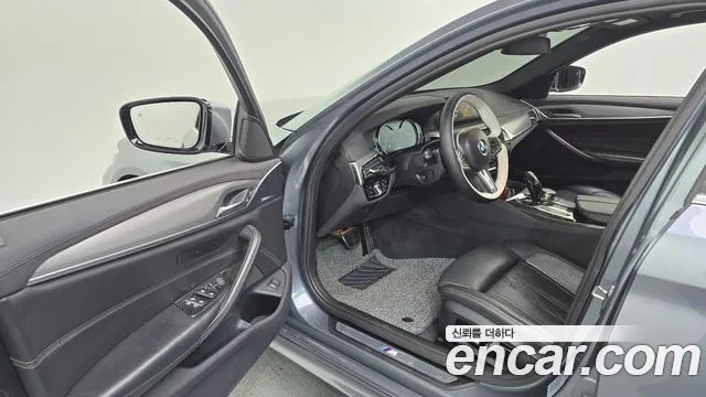 BMW 5-Series 2018 thumb 10