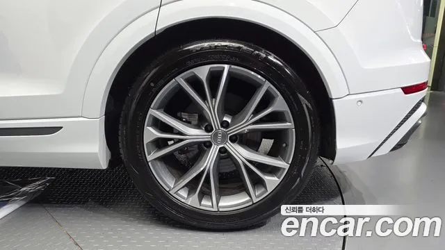Audi Q8 2021 thumb 4