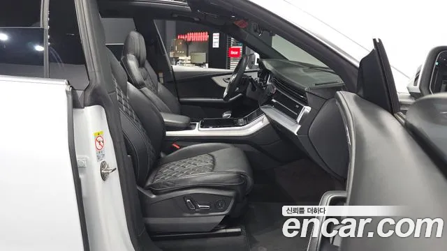 Audi Q8 2021 thumb 10