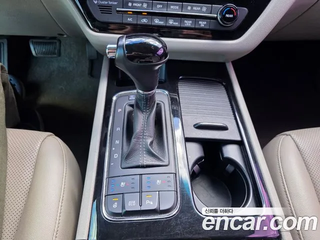 Kia Carnival 2016 thumb 9