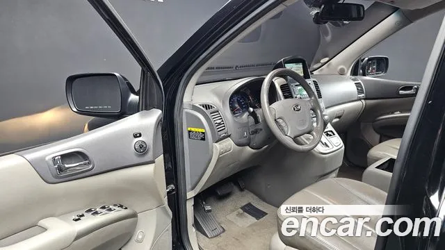 Kia Carnival 2013 thumb 10