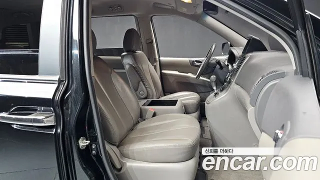 Kia Carnival 2013 thumb 11