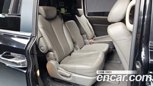 Kia Carnival 2013 thumb 12