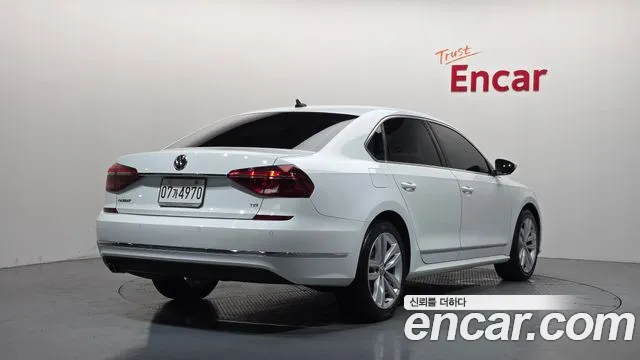 Volkswagen Passat (North America and China) 2018 thumb 2