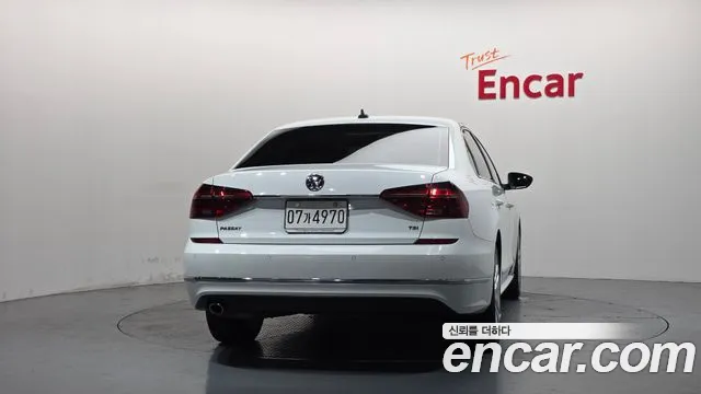Volkswagen Passat (North America and China) 2018 thumb 4