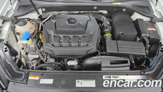Volkswagen Passat (North America and China) 2018 thumb 6