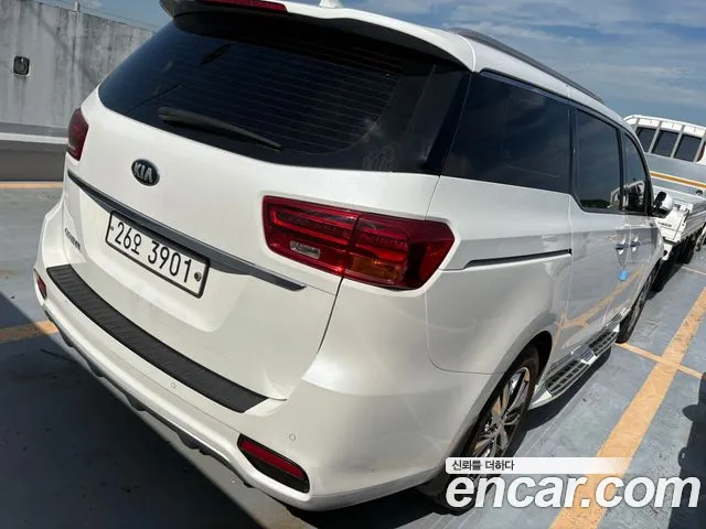 Kia Carnival 2018 thumb 2