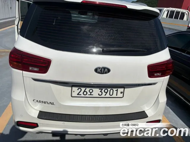 Kia Carnival 2018 thumb 4