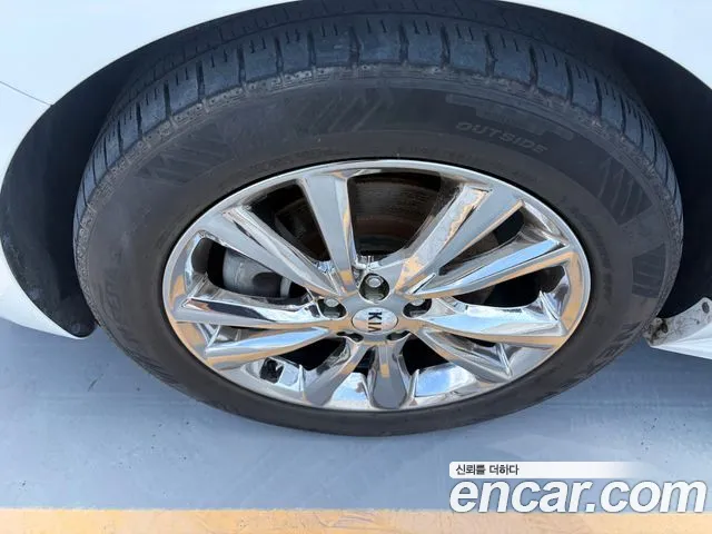 Kia Carnival 2018 thumb 5