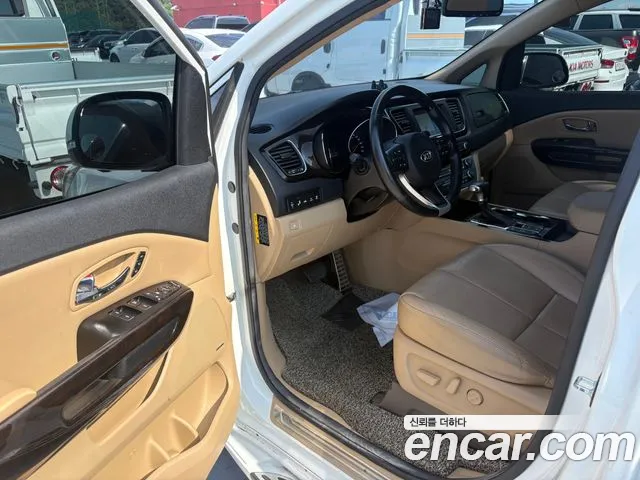 Kia Carnival 2018 thumb 10