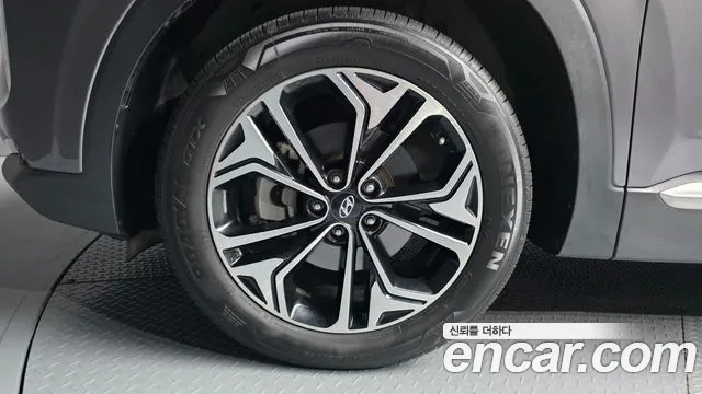 Hyundai Santa Fe 2018 thumb 5