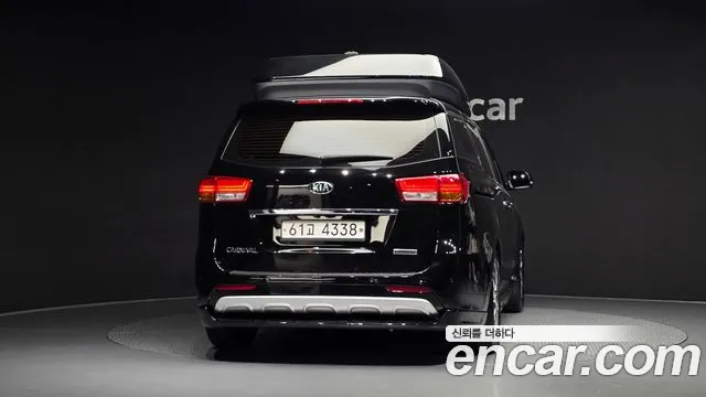 Kia Carnival 2017 thumb 3