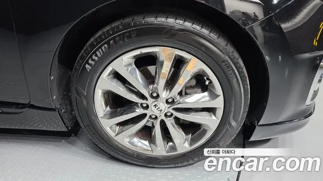 Kia Carnival 2017 thumb 4