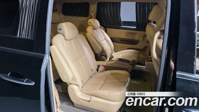 Kia Carnival 2017 thumb 11