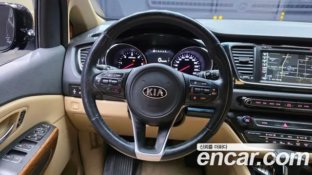 Kia Carnival 2017 thumb 12