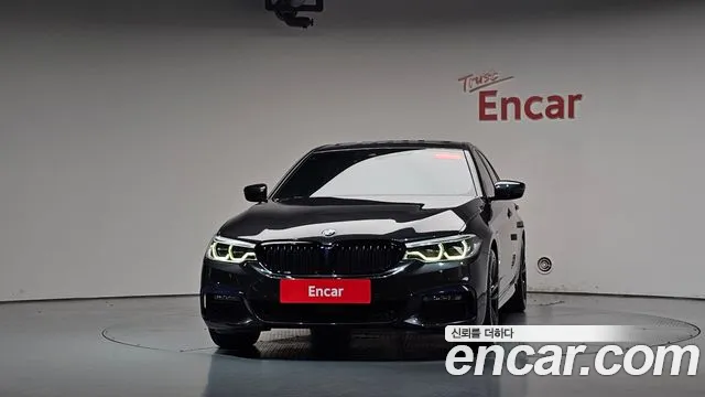 BMW 5-Series 2020 thumb 2