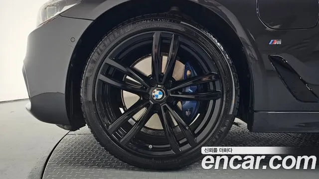 BMW 5-Series 2020 thumb 4