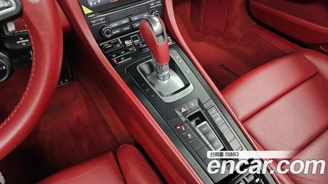 Porsche 911 2018 thumb 9