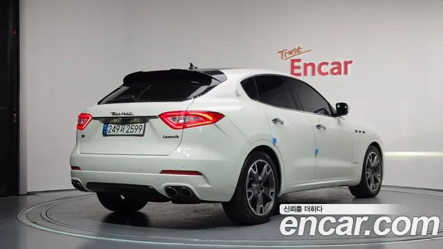 Maserati Levante 2017 thumb 2