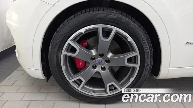 Maserati Levante 2017 thumb 5