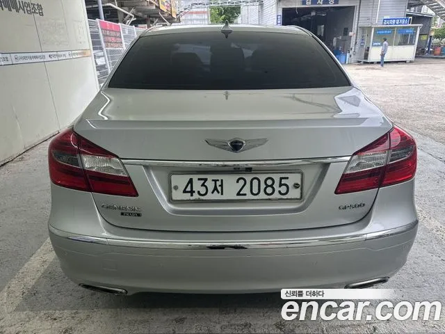 Hyundai Genesis 2013 thumb 3