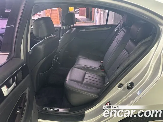 Hyundai Genesis 2013 thumb 8