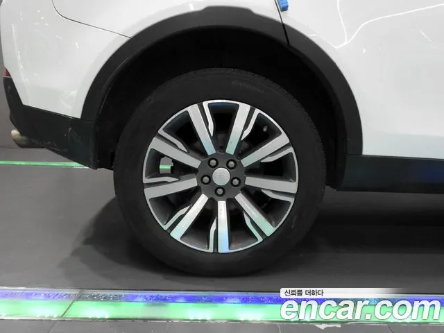Land Rover Discovery Sport 2017 thumb 5