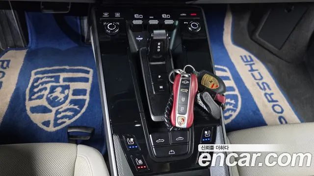 Porsche 911 2020 thumb 9