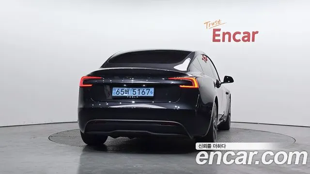 Tesla Model 3 2025 thumb 4