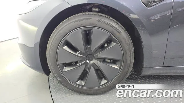 Tesla Model 3 2025 thumb 5