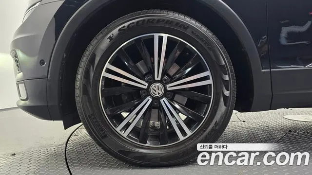 Volkswagen Tiguan 2018 thumb 4