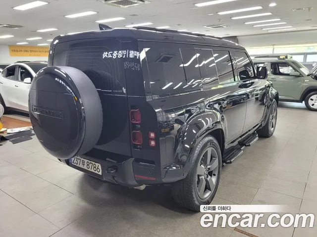 Land Rover Defender 2025 thumb 2