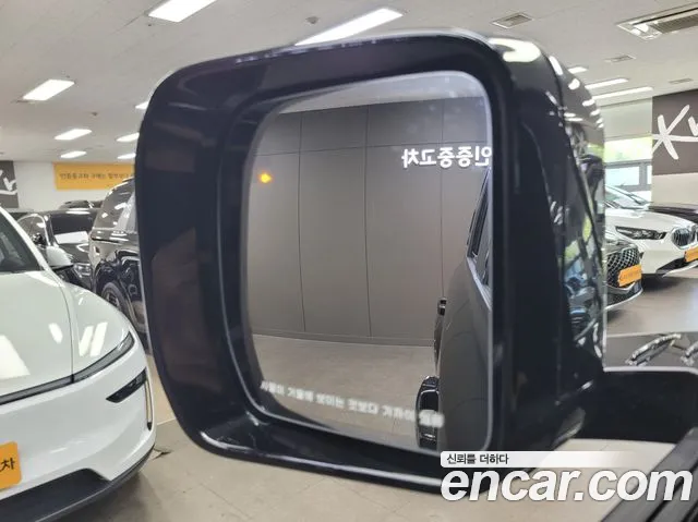 Land Rover Defender 2025 thumb 3
