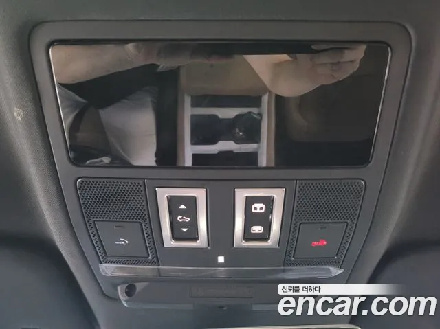 Land Rover Defender 2025 thumb 9