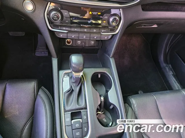 Hyundai Santa Fe 2018 thumb 9