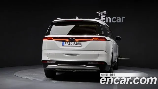 Kia Carnival 2023 thumb 3