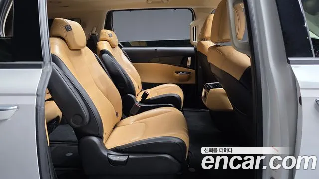 Kia Carnival 2023 thumb 10