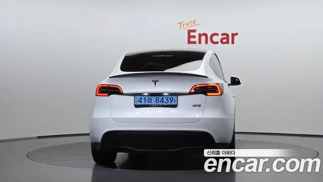 Tesla Model Y 2023 thumb 4