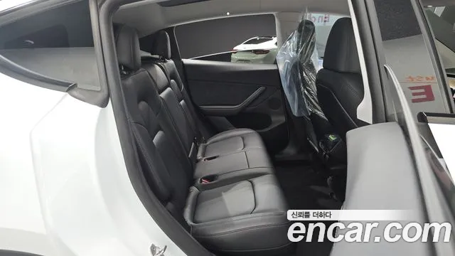 Tesla Model Y 2023 thumb 11